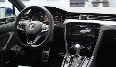 2019 VW Passat B8 Facelift Gets Detailed Walkaround Video: Inside and Out - autoevolution