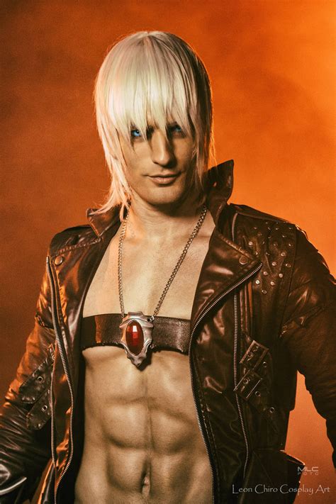 Отличный косплей на Данте из Devil May Cry 3!