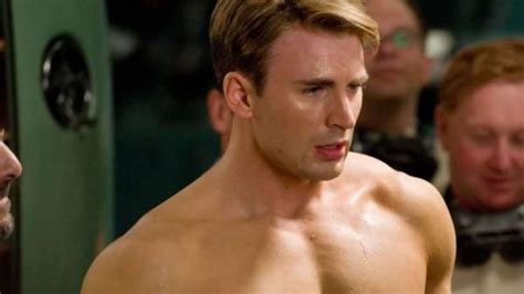 Captain America Chris Evans Leaked A Nude Picture Accidently And Social Media Could Barely Stop
