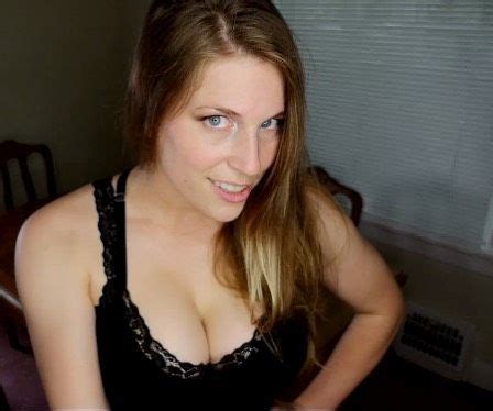 ManyVids T H I C C MILF Xev Bellringer Nude Photo Thefappening