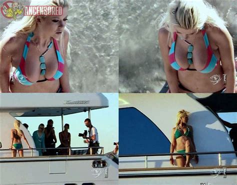Naked Tara Reid In Taradise