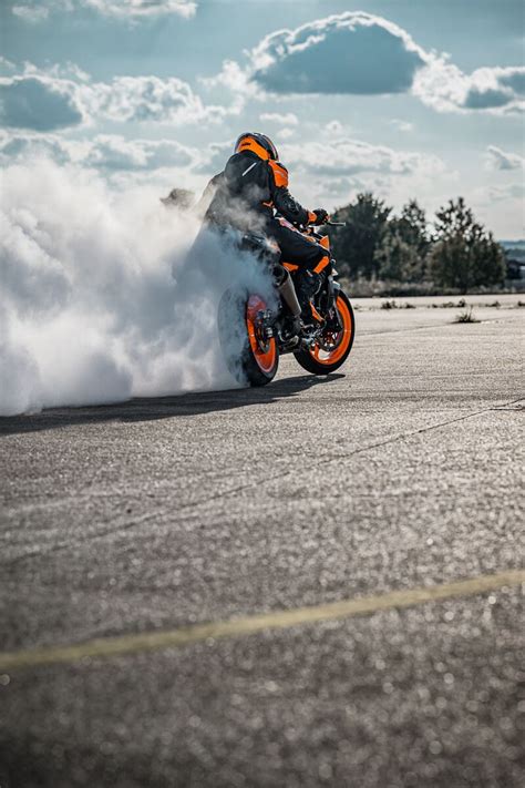 Nova KTM 990 Duke 30 anos da naked austríaca MotoNews Andar de Moto Brasil