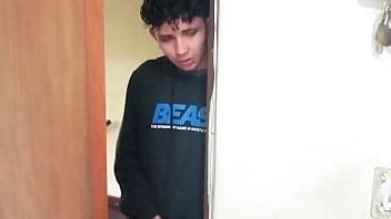 Pillé a mi madre teniendo sexo con su novia y me masturbé viendo como se comían XVIDEOS