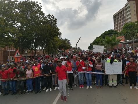 Police, private security clash with students in Johannesburg | GroundUp