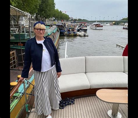 Photo Christine Bravo Navigue Sur La Seine Purepeople