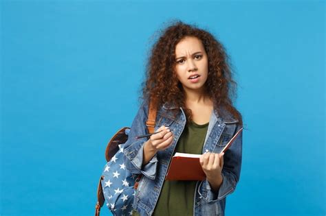 Jovem Estudante Adolescente Afro Americana Em Roupas Jeans Mochila