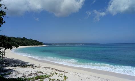 Pantai Plengkung Pantai Eksotis Dan Spot Surfing Favorit Di Banyuwangi