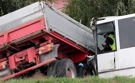 Wypadek Autokaru Z Uczniami Pod Nowym S Czem Jedna Osoba Nie Yje