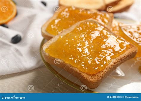 Torradas Deliciosas Compota Servida Em Uma Mesa De Madeira Branca