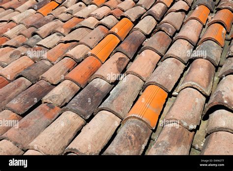 Bardeaux De Toiture En Terre Cuite Banque De Photographies Et Dimages