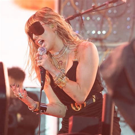 Miley Cyrus Sexy On Stage Hot Celebs Home