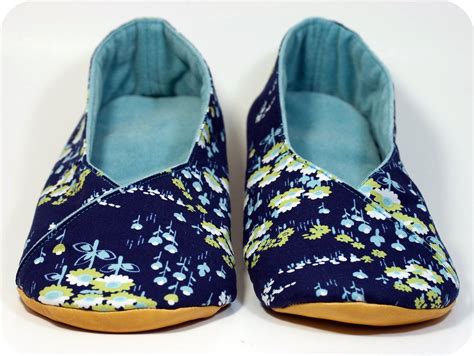 Kimono Shoes | Kimono style shoes. Pretty Joel Dewberry prin… | Flickr