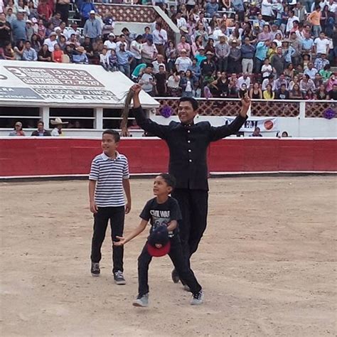 A LOS TOROS Leonardo Benítez corta dos orejas y rabo en Querétaro