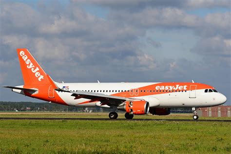 EasyJet Europe Airbus A 320 214 Sharklets OE IJV 759 Flickr