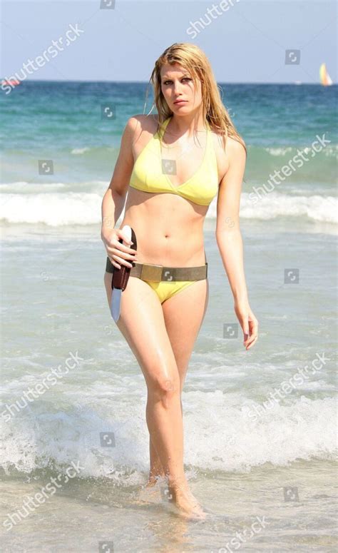 8 Hot Sexy Meredith Ostrom Bikini Pics
