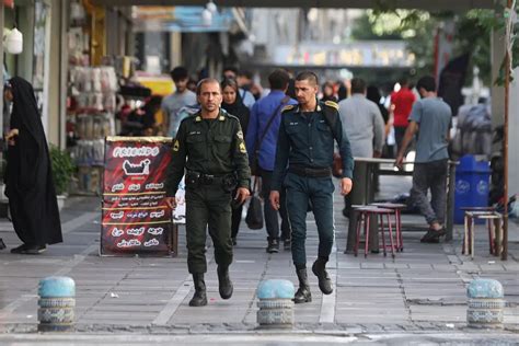 Iran Torna Per Strada La Polizia Morale