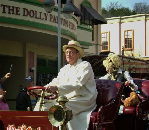 Mimi Mine Festival Of Nations Parade At Dollywood