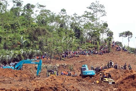 Indonesian Landslide Death Toll Rises To 56 Indonesia Real Time Wsj