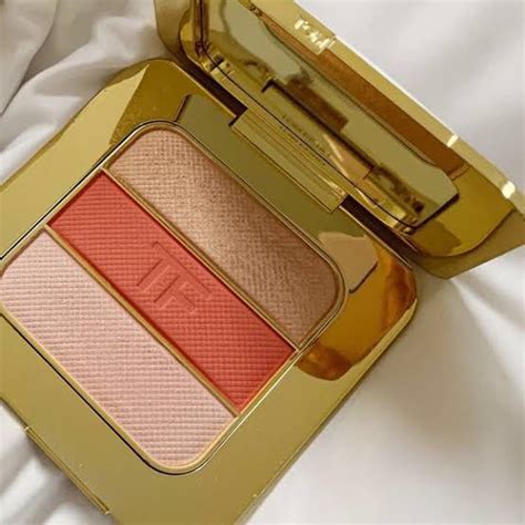 Tom Ford Soleil Contouring Compact Nude Glow Beauty Personal Care Face Makeup On Carousell