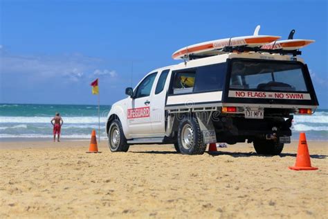 De Surfplank Van De Badmeester Stock Foto Afbeelding Bestaande Uit