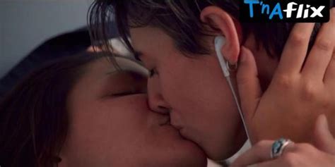 Emma Grace Myers Lesbian Breasts Scene In Pretenders Tnaflix