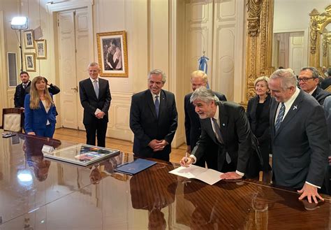 NASA Welcomes Argentina As Newest Artemis Accords Signatory