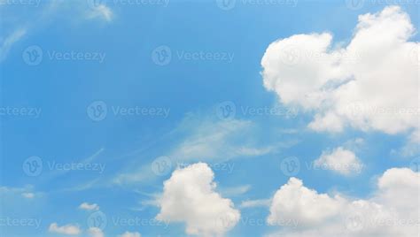 Clear sky, slightly cloudy, clear weather, suitable for activities, background, props. 13235837 ...