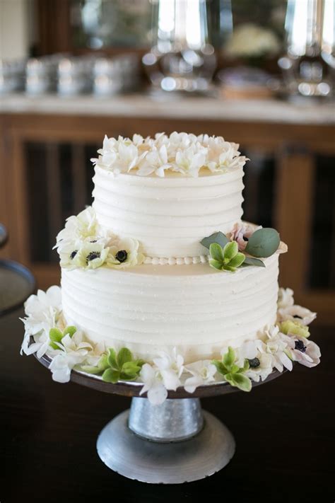 Simple Tier Buttercream Wedding Cakes