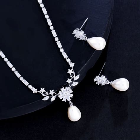 Cwwzircons Clear White Cz Stone Flower Leaf Dangle Drop Wedding Party