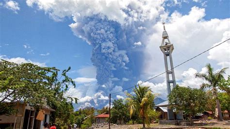 Volc N En Indonesia Vuelve A Entrar En Erupci N Tras Varios D As