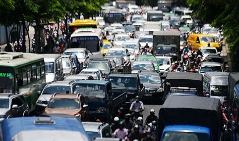 Expert Proposes Imposing Gradual Ban On Cars To Curb Congestion In