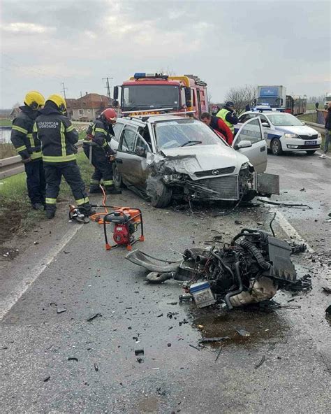 TEŠKA NESREĆA U BEOGRADU Sudar dva vozila jedna osoba poginula FOTO