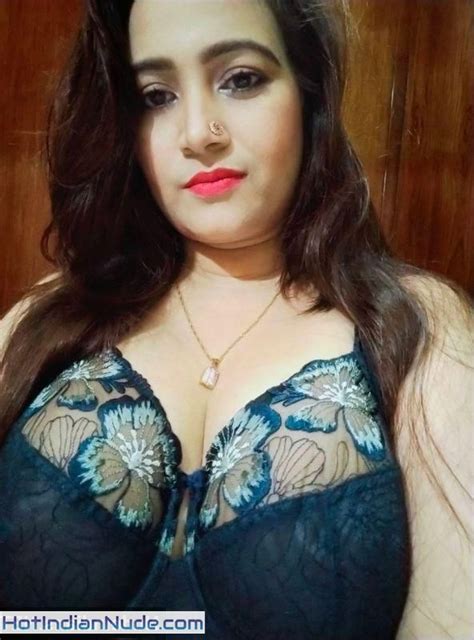 Hot Indian Aunty Big Boobs Nude Pics Hot Indian Nude