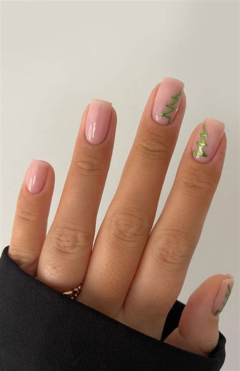 50 Stylish Festive Nail Designs Simple Green Christmas Tree Nails