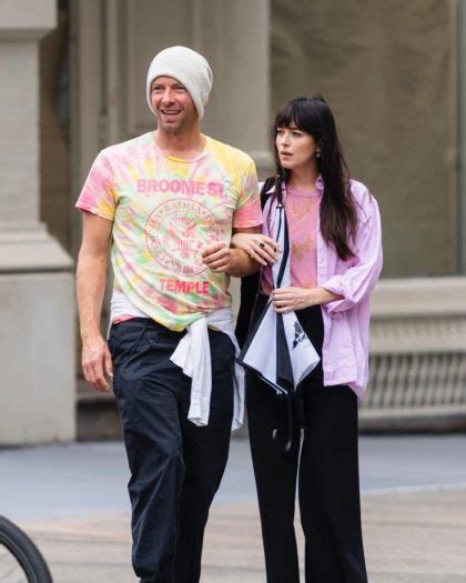 Dakota Johnson Se Compromete Con Chris Martin Vocalista De Coldplay