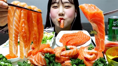 Jpn Sub 연어국수와 샐러드 리얼사운드 먹방 배고파서 정신없이 연어 흡입하는 영상 Raw Salmon Noodles And