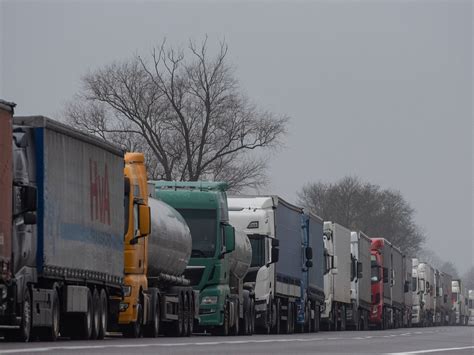 Wraca kolejka do przejścia w Dorohusku Sąd uchylił zakaz wójta Wprost