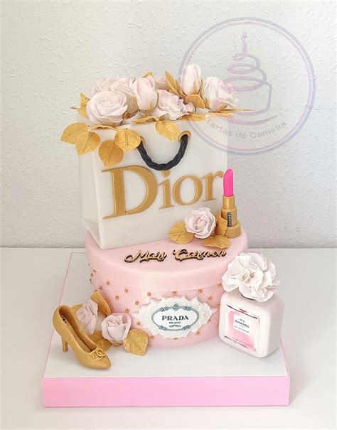 TARTA FASHION Decorated Cake By Camelia CakesDecor