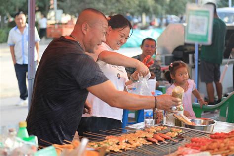 嗨翻今夏！新疆和硕县首届文化旅游美食音乐节激情上演