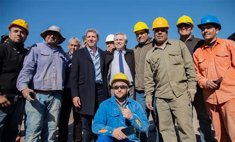 Sergio U Ac Y Alberto Fern Ndez Visitaron La Obra Del Barrio Las Pampas