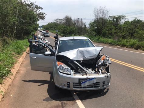 Acidente deixa quatro pessoas feridas na Rodovia Ângelo Rena em