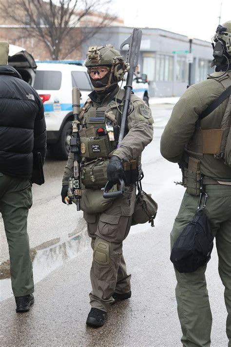 Chicago Police Swat Team Rescuing Hostage At 71st Vernon