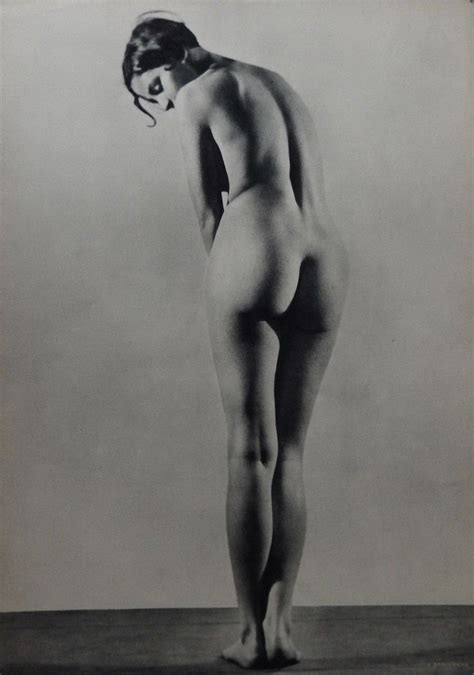 Nude Study S Un Regard Oblique