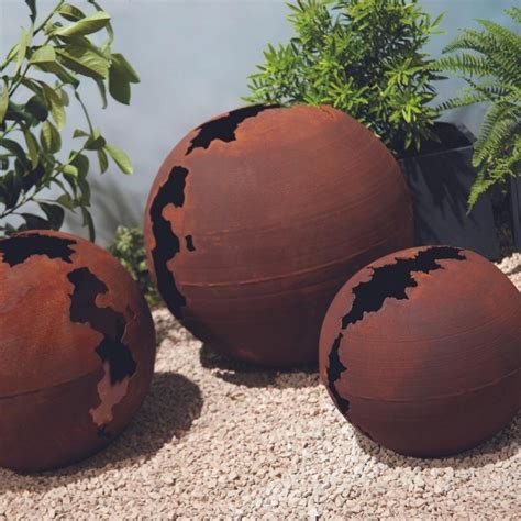 Boule deco jardin métal rouillé craquelé sphère acier corten JARDINEX