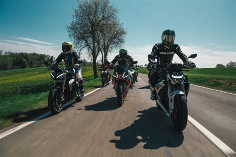 Hyper Naked Bike Vergleich 2021 Aprilia Tuono V4 1100 Factory