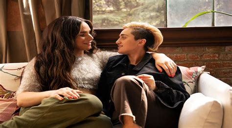 Talking During Sex How To Tell My Partner What I Want In Bed Fumble