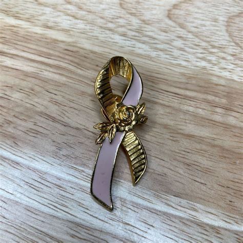 Avon Vintage Breast Cancer Awareness Ribbon Pin Pin Gem