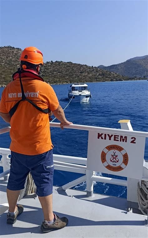 Marmaris Te Karaya Oturan Tekne Kurtar Ld Haberler