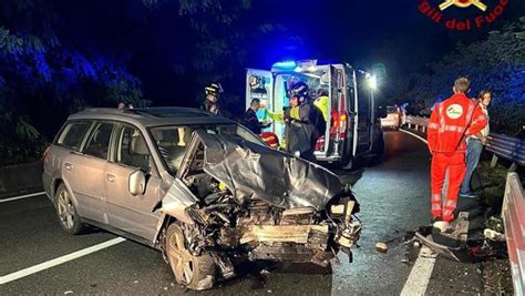 Scontro Tra Due Auto Una Finisce In Una Scarpata Nella Notte A Invorio