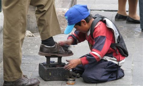 No solo migrantes también michoacanos niños que trabajan en la calle